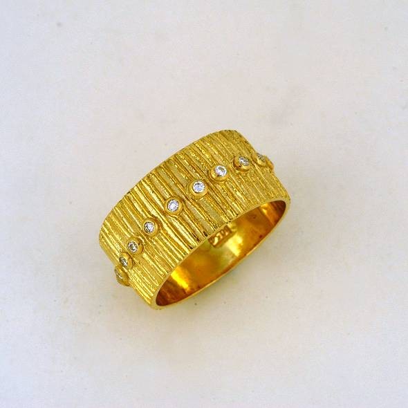 Χρυσό δαχτυλίδι 14Κ η' 18Κ με συνθετικές πέτρες η' διαμάντια