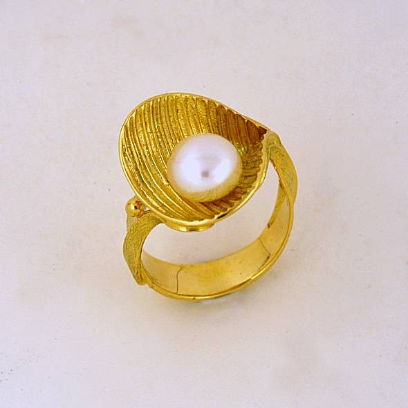 Gold ring 14K or 18K with pearl