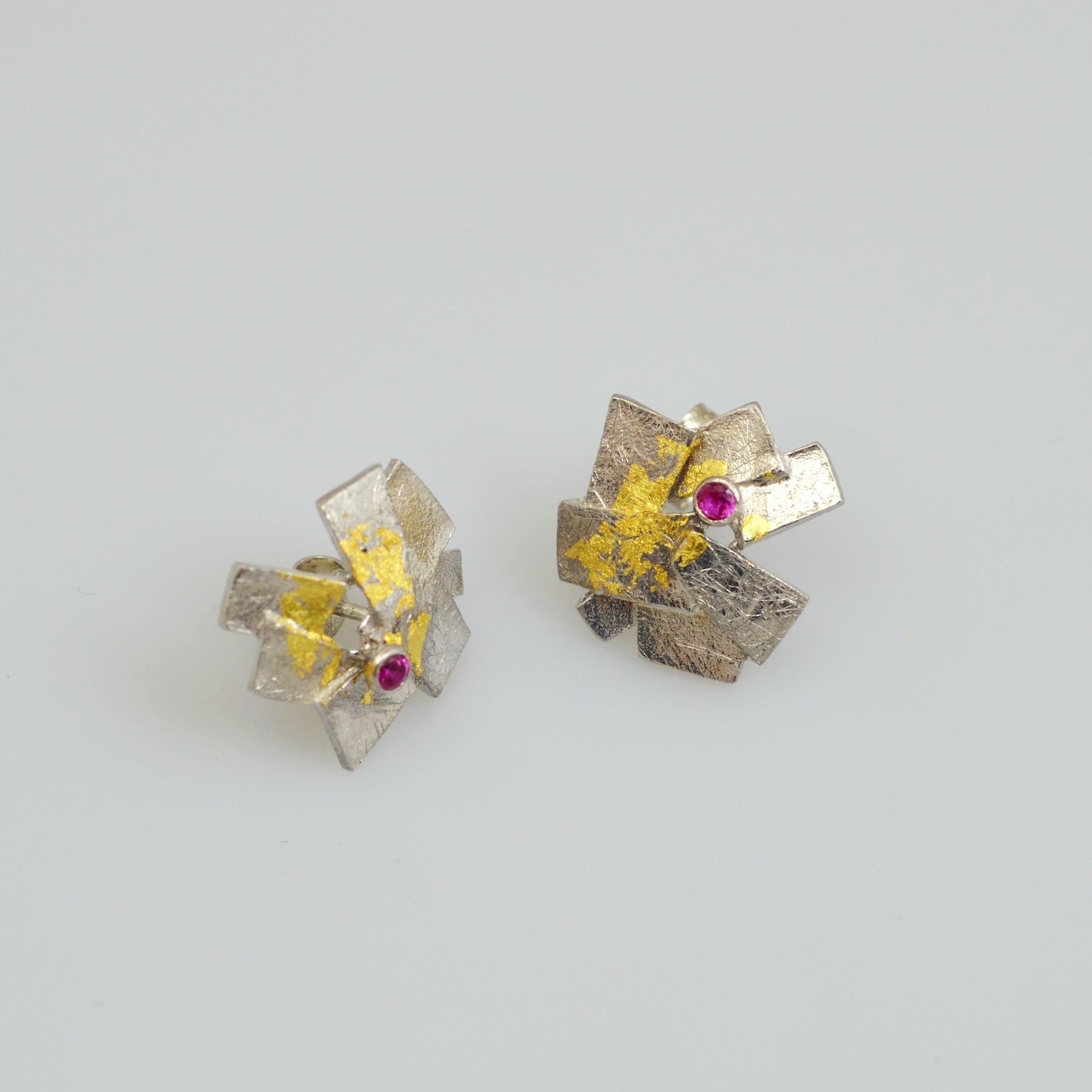 Silver earrings 925 rhodium plated with gold leaf 22K and synthetic stones