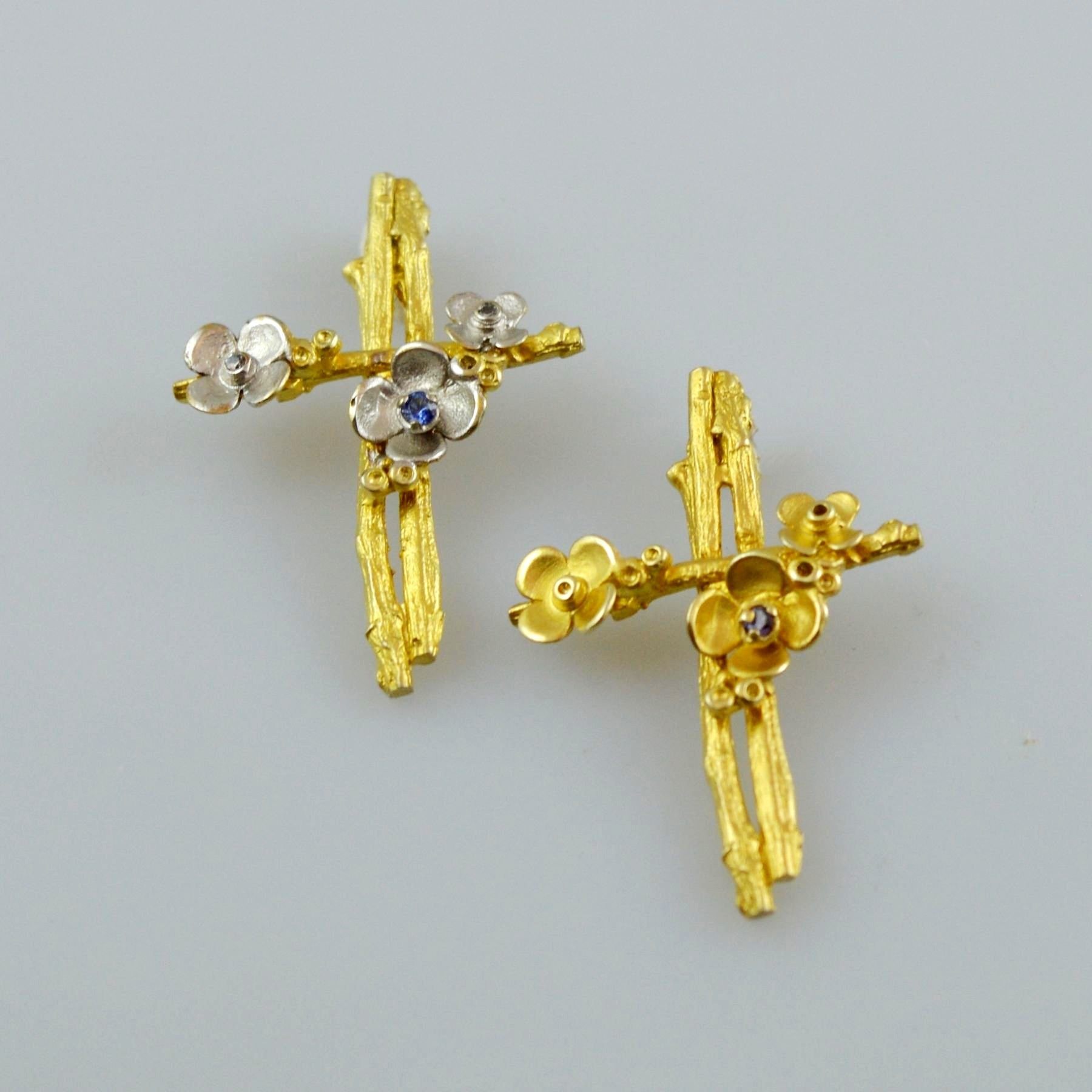 Gold or white gold cross 14K or 18K with synthetic stones or semiprecious stones with diamonds brilliant cut