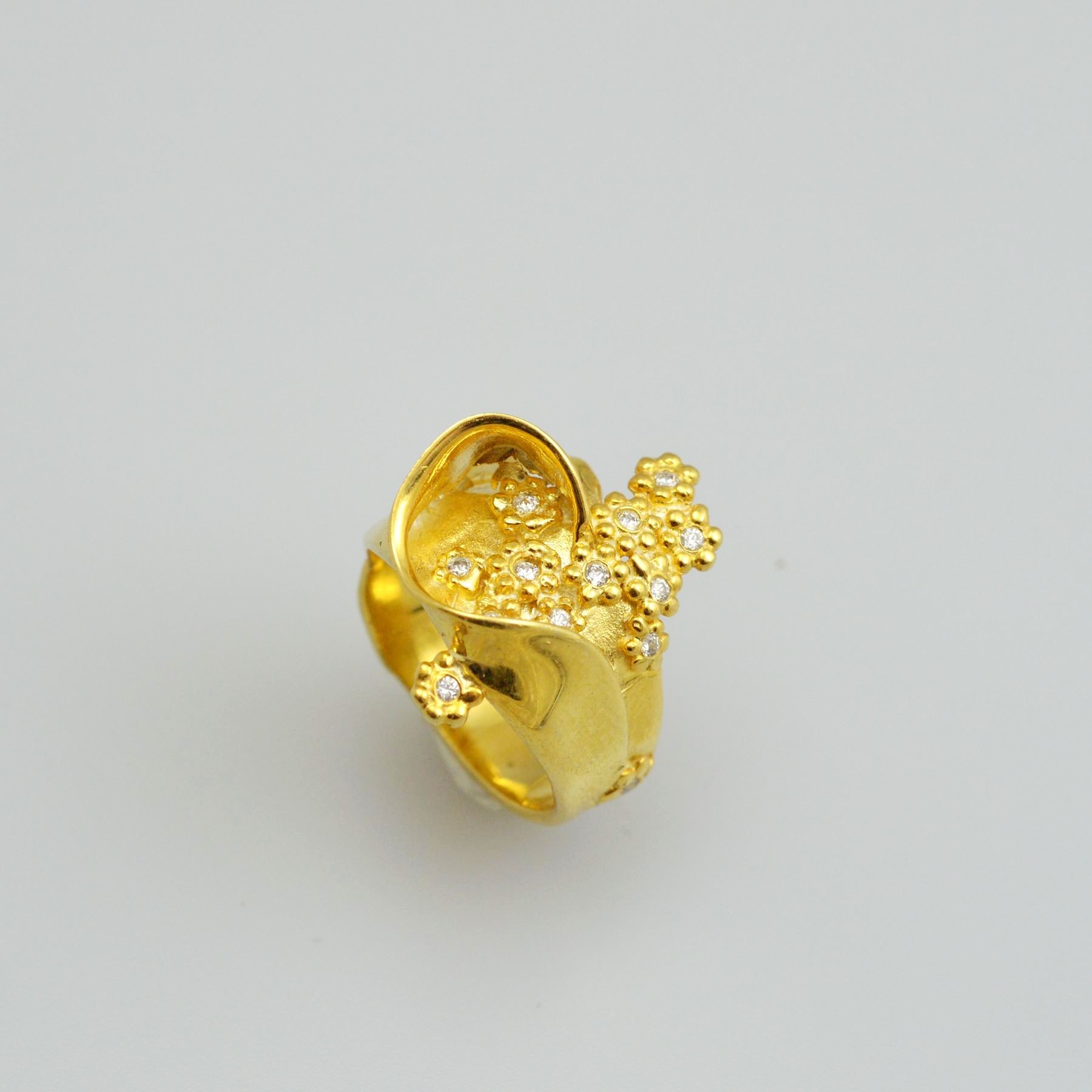 Silver ring 925 goldplated with white synthetic stones