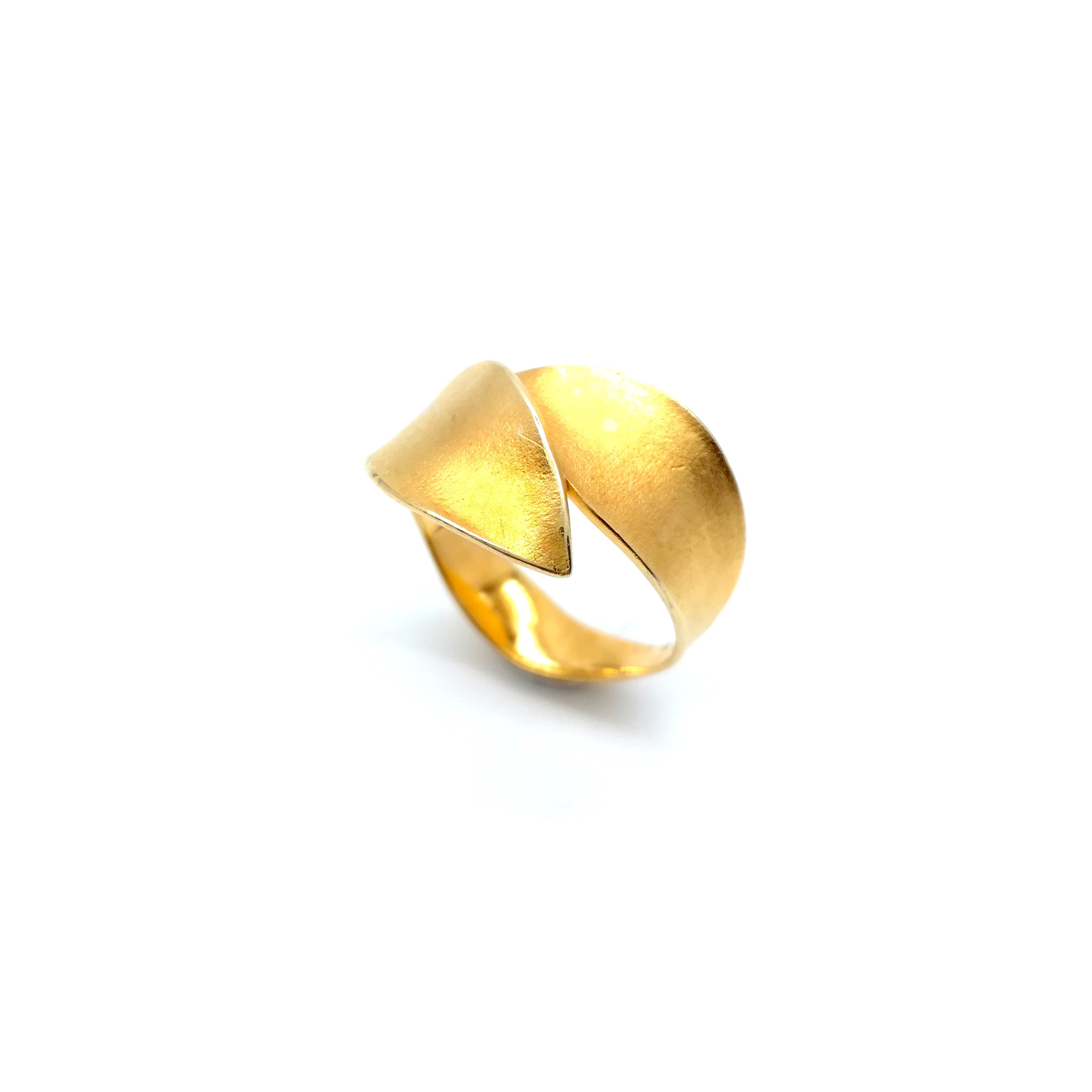 Gold ring 14K or 18K with synthetic stones or diamonds brilliant cut